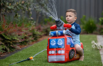 GO PLAY FUN SQUIRT FIRE TRUCK